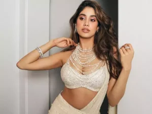 Janhvi Kapoor Hospitalised Due to Food Poisoning